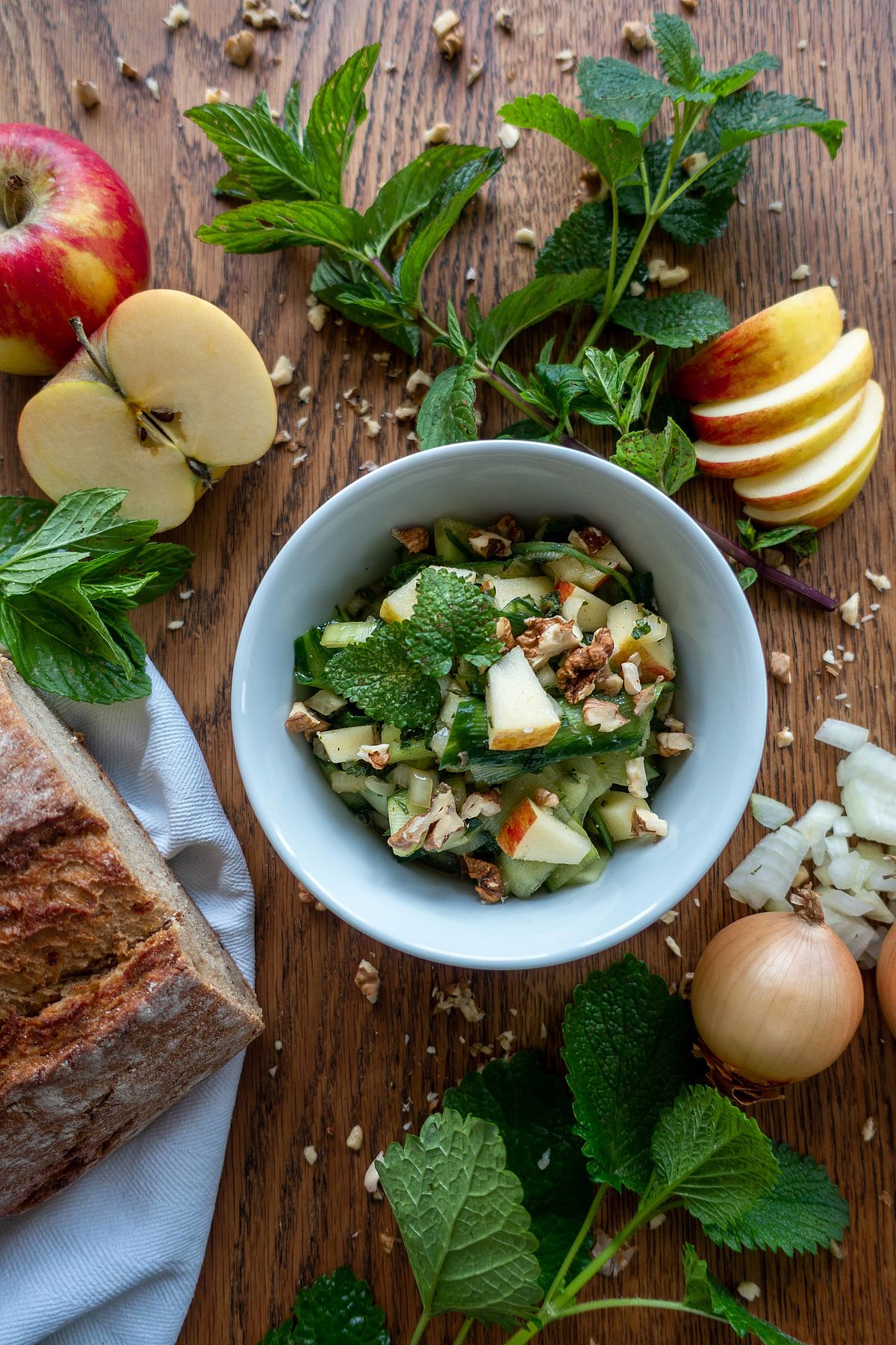 Apfel Gurkensalat mit Minze &amp; Melisse